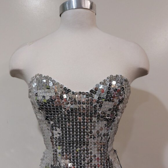 💥CHIC & SEXY💥Revolve MAJORELLE Strapless Bodycon Midi Dress in Silver Sequin - Picture 10 of 16